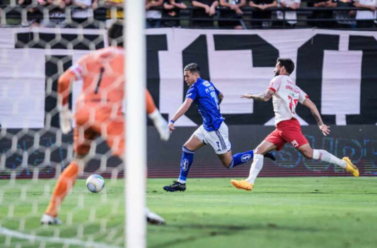 Eduardo Sasha comemora seu gol contra o Cruzeiro –