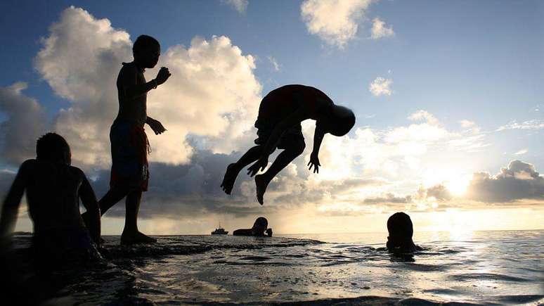 As leis internacionais exigem que as nações soberanas tenham um território claramente definido e população permanente – dois requisitos que não estão garantidos para o futuro de Tuvalu.