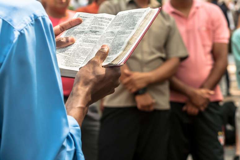 Pastores influentes denunciam as páginas de fofoca como algo que vai contra os valores cristãos