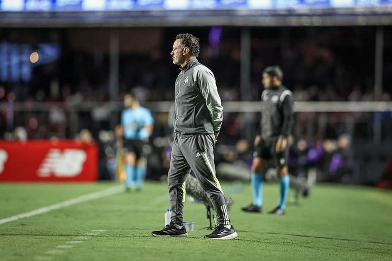 Após perder finais da Copa do Brasil e Libertadores, Milito fica pressionado no Galo –