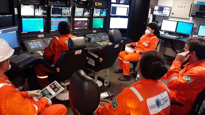 Essa é a sala de controle do veículo não tripulado que foi utilizado para recolher as amostras de esponja do fundo do mar