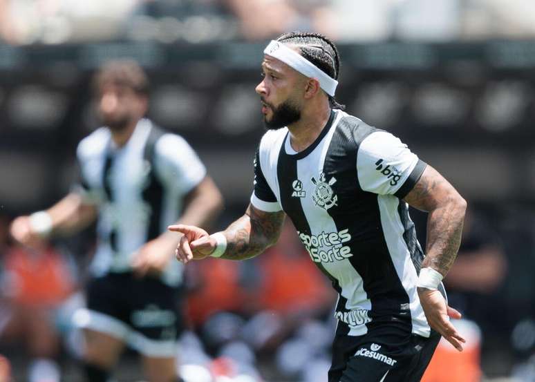 Memphis Depay (Corinthians) durante jogo contra o Cruzeiro, no dia 20.11.2024