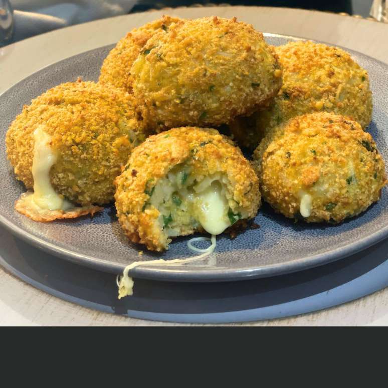 BOLINHO DE ARROZ RECHEADO, SEM GLÚTEN E SEM FRITAR