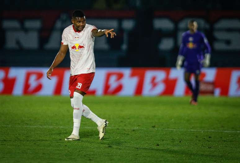 Douglas Mendes, jogador do Red Bull Bragantino. 