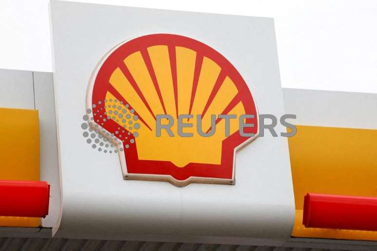 FILE PHOTO: A view shows a logo of Shell petrol station in South East London, Britain, February 2, 2023. REUTERS/May James/File Photo