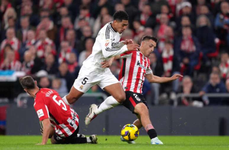 Juan Manuel Serrano Arce/Getty Images - Legenda: Real Madrid perdeu a chance de encostar no Barcelona