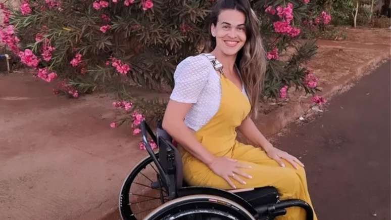 Débora Rosa ficou paraplégica após um acidente de carro em 2020