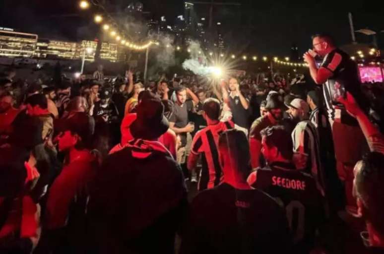 Torcedores do Botafogo no Kraken Bar