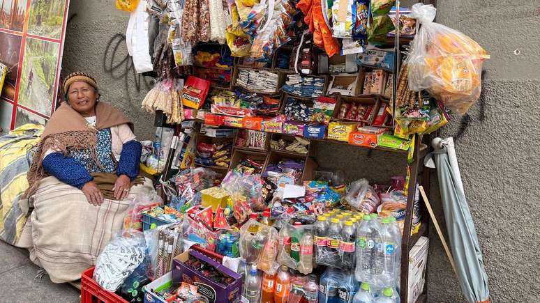 'Os preços sobem muito e o nosso salário é muito baixo', diz Maria de Lourdes, que vende produtos alimentícios nas ruas de La Paz