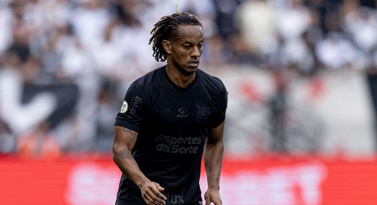 Corinthians tem renovação encaminhada com peruano André Carrillo.