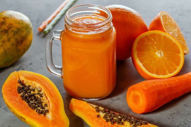 Suco de mamão, laranja e cenoura 