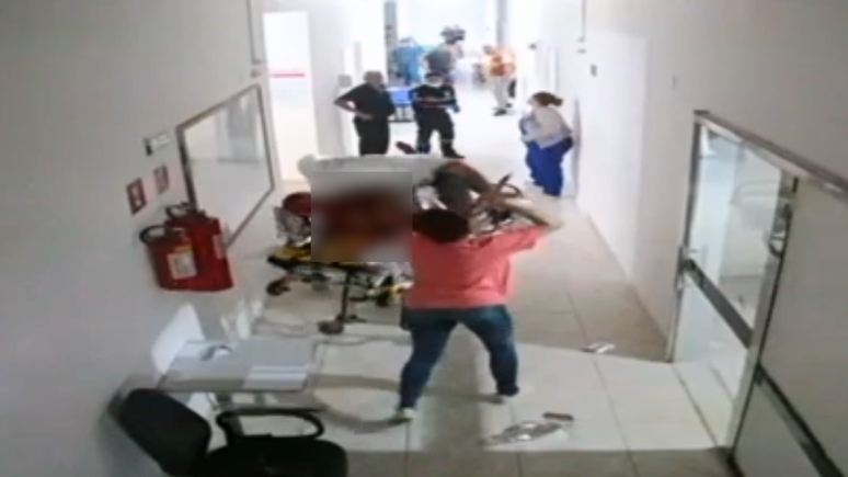 Mulher invade hospital no PR e dá mais de 30 golpes de facabwin 75homem; veja