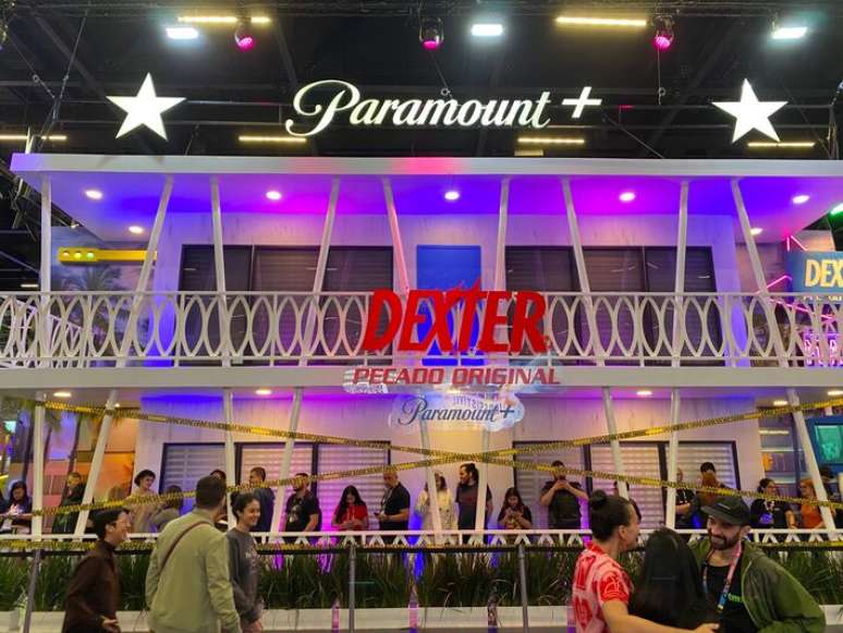 Estande do Paramount+ na CCXP24 tem atração de 'Dexter: Pecado Original'