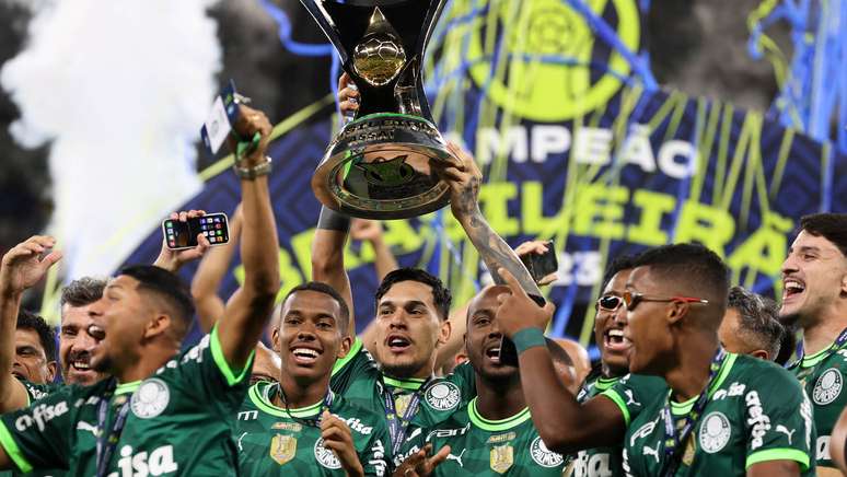 Palmeiras celebra o duodecacampeonato brasileiro,apostar em duas casas2023