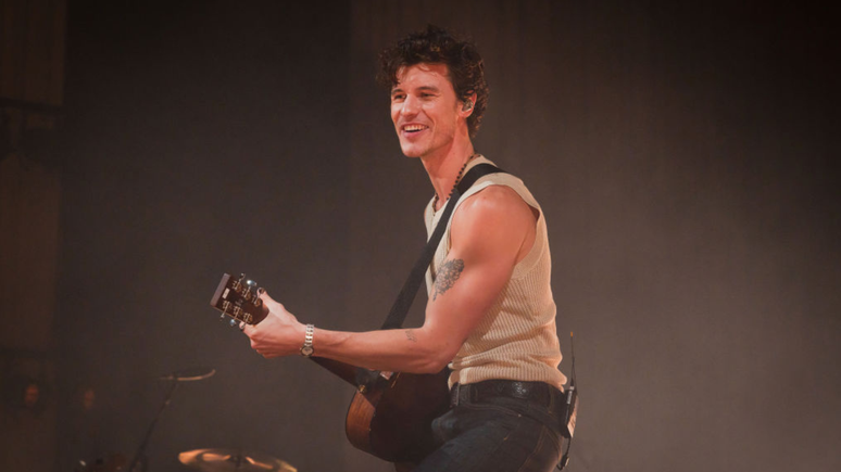 Cantor Shawn Mendes recentemente falou sobre bissexualidade