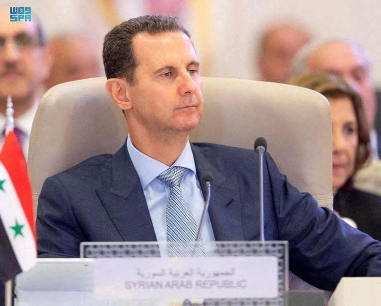 O presidente sírio Bashar al-Assad se nega a deixar o poder enquanto as facções rebeldes seguem lutando contra o seu regime