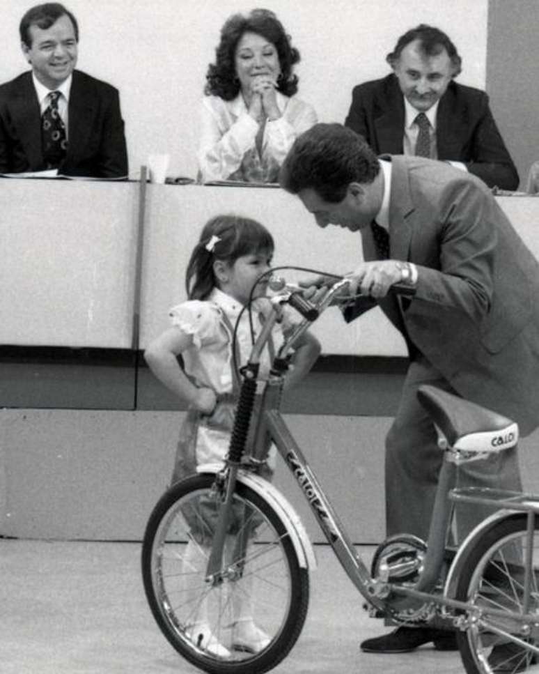 Simony ganhou uma bicicleta no Programa Raul Gil quando tinha 3 anos - Reprodução/Internet