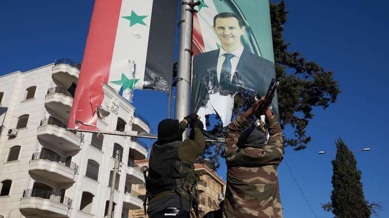 Rebeldes contrários ao regime de Bashar al-Assad na Síria se lançaram sobre a cidade de Aleppo, sem grande resistência