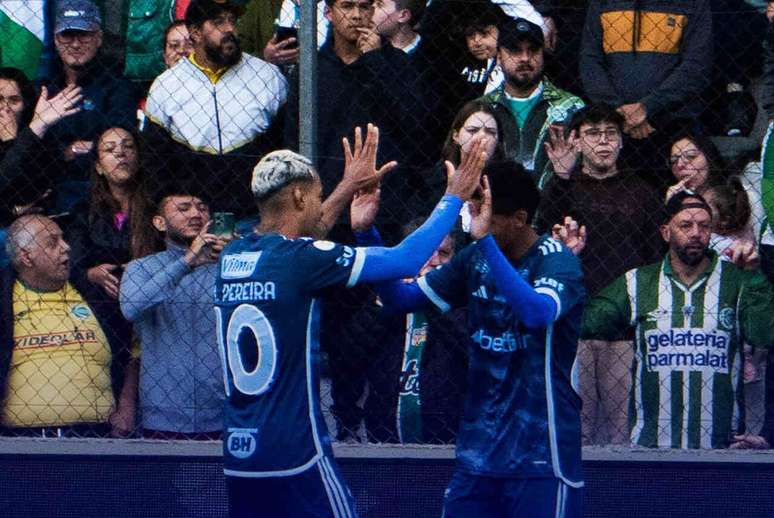 Matheus Pereira comemora gol do Tevis no primeiro tempo – Divulgação/Cruzeiro