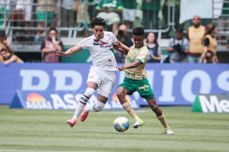 Estêvão foi o palmeirense que mais demonstrou vontade neste domingo, mas não foi acompanhado pelos colegas.