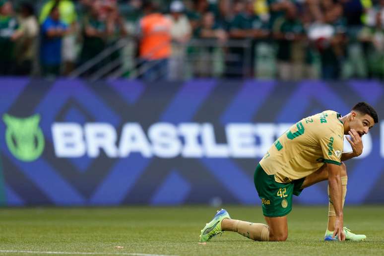 Flaco Lopez, do Palmeiras, reage após perder partida entre Palmeiras e Fluminense no Brasileirão 2024, no Allianz Parque, em 8 de dezembro de 2024, em São Paulo, Brasil.