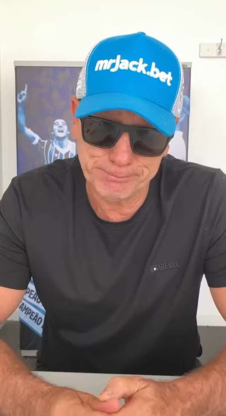 Renato chora em despedida do Grêmio –