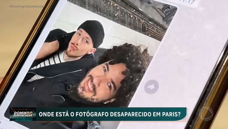 A tela do celular da amiga do fotógrafo Flávio, mostrada na matéria da Record: o francês Alex Callet seria o "namoradinho" citado pela entrevistada