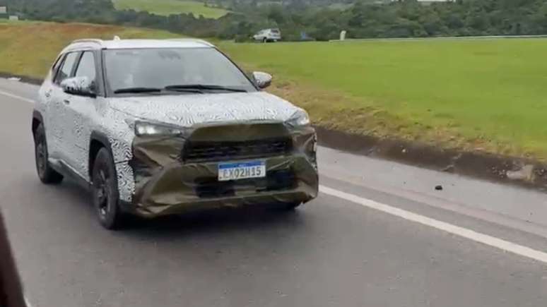 Toyota Yaris Cross flagrado em testes no Brasil