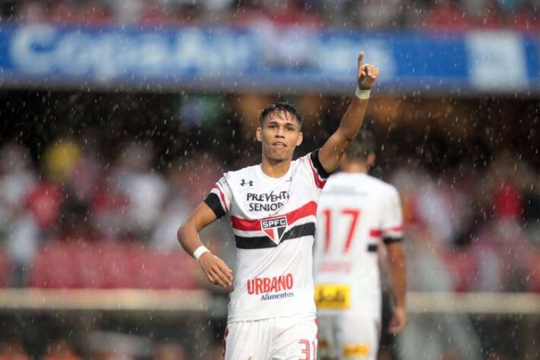 Hoje no Flamengo, Luiz Ara&uacute;jo foi vendido pelo S&atilde;o Paulo ao Lille, neg&oacute;cio que rendeu R$ 8 milh&otilde;es ao Mirassol, que formou o atleta.