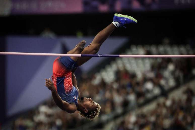 O dominicano Wagner Astacio compete na prova de salto em altura T63 em Paris 2024