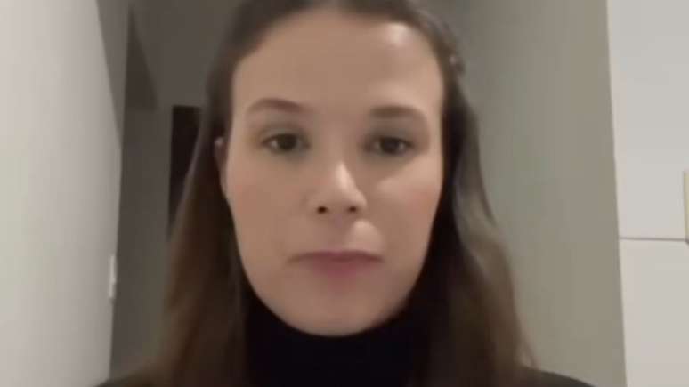 Jeniffer Castro, moça que não cedeu lugar no avião