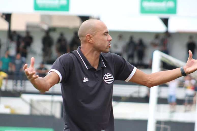 Roger Silva tem hist&oacute;ria com a camisa do Athletic &ndash;