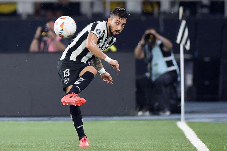 Alex Telles e todo o grupo do Botafogo se preparam para a disputa da Copa Intercontinental &ndash;