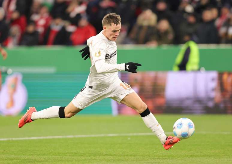 Florian Wirtz (Bayer Leverkusen) durante jogo contra o Bayern de Munique, no dia 03.12.2024 