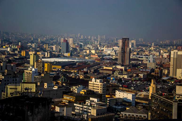 Vista aérea de São Paulo em dia de calor