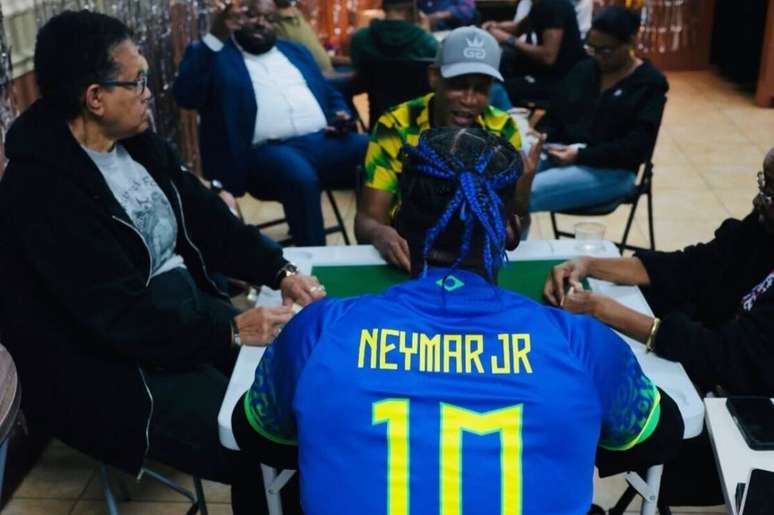 Ala do Miami Heat com a camisa da Seleção Brasileira personalizada com o nome de Neymar –