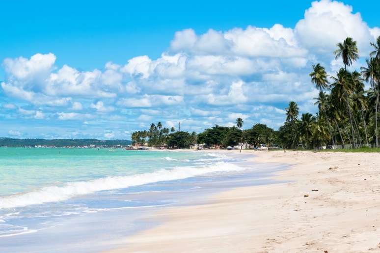 A Praia de Antunes tem águas claras e tranquilas 