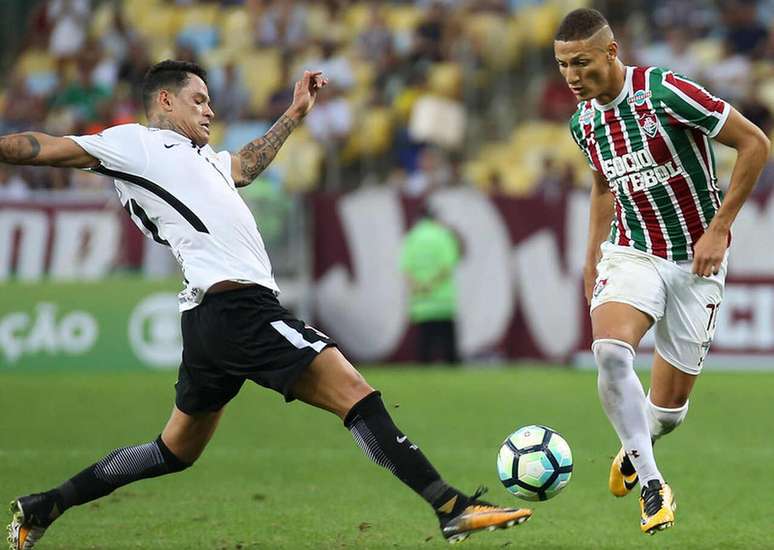 Richarlison (dir.) em ação pelo Fluminense, em 2017 –