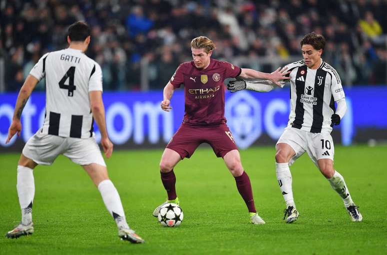 De Bruyne tenta levar o City ao ataque, mas não foi efetivo – Valerio Pennicino/Getty Images