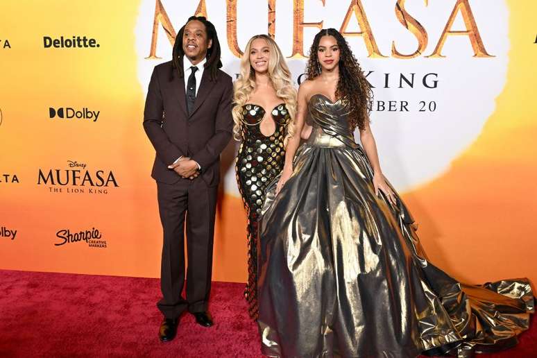 Jay-Z surgiu ao lado da esposa Beyoncé e da filha Blue Ivy, que dublam personagens do longa da Disney 'Mufasa: O Rei Leão'