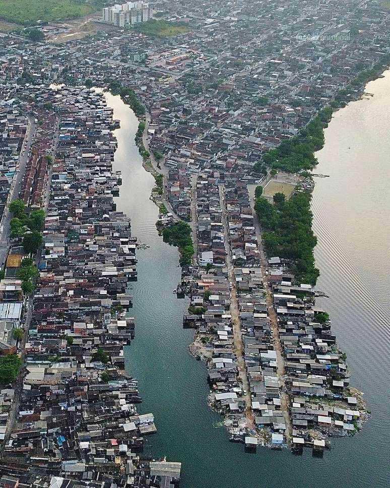 Rio dos Bugres, que dá nome a uma das favelas da região do Jockey Clube, está na divisa entre Santos e São Vicente.