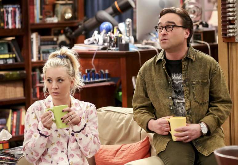 Kaley Cuoco e Johnny Galecki em cena de 'The Big Bang Theory'