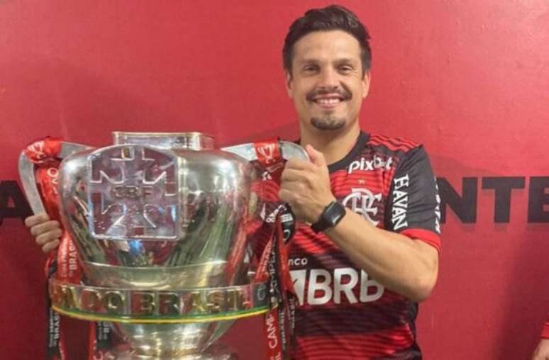 Instagram @lucaspareto - Legenda: Lucas Pareto troca o Flamengo pelo Corinthians / Jogada10