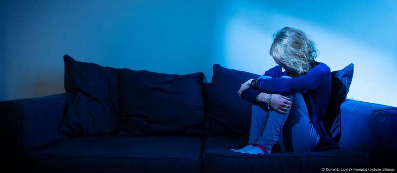 Para 36% das pessoas na Alemanha entre 18 e 39 anos, solid&atilde;o pesa bastante. &Iacute;ndice est&aacute; bem acima do medido em pessoas dos 40 anos em diante