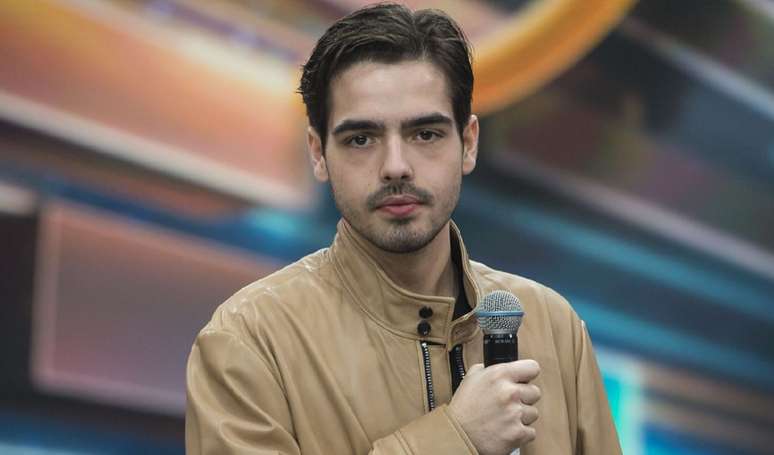 Jo&atilde;o Guilherme Silva, filho de Faust&atilde;o, revela h&aacute;bitos de sa&uacute;de problem&aacute;ticos durante luta contra a obesidade.