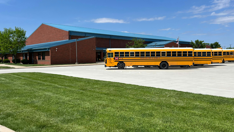 Trag&eacute;dia! Crian&ccedil;a morre prensada por dois &ocirc;nibus em Minas Gerais