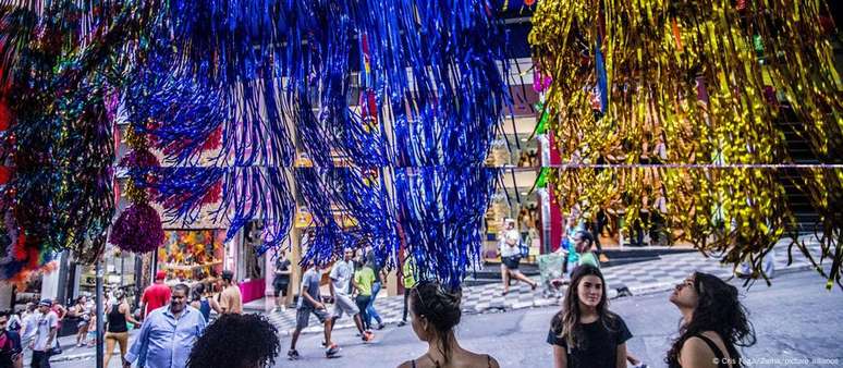 Cores usadas em decorações de vitrine podem induzir clientes a gastar na loja