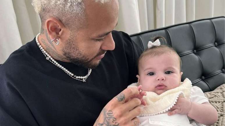 Qual &eacute; o estado de sa&uacute;de de Helena, filha mais nova de Neymar ap&oacute;s ida ao m&eacute;dico?