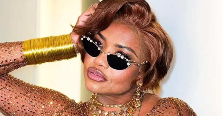 Gaby Amarantos posa de topless apos emagrecer 25 kg