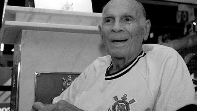 Morre Amaury Pasos, &iacute;dolo do Corinthians, aos 89 anos